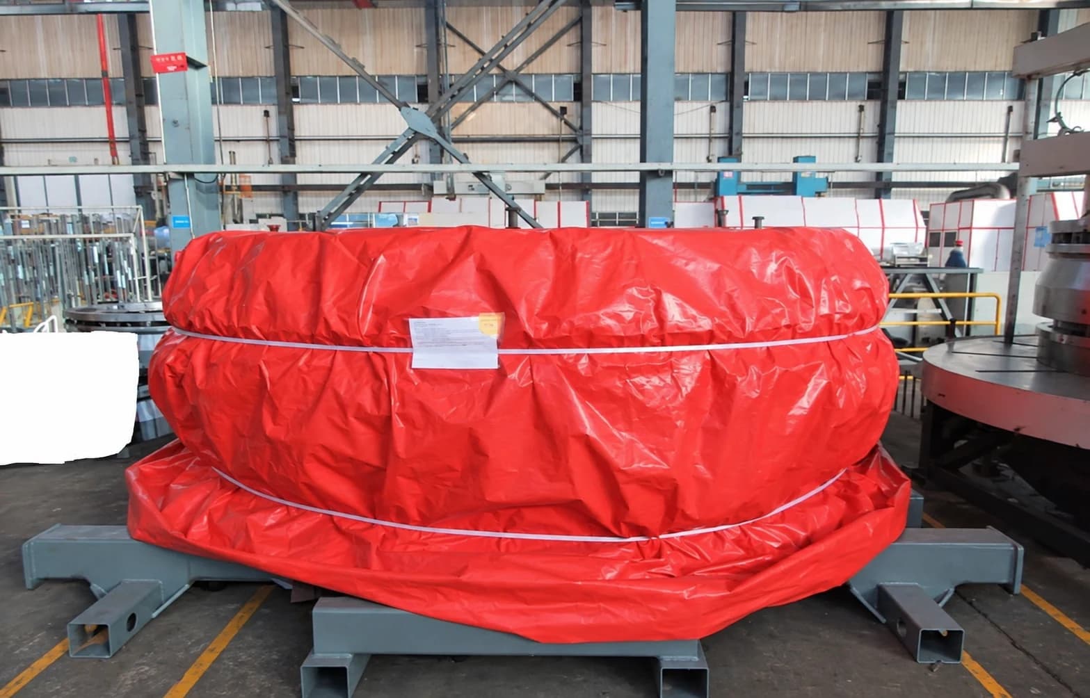 Tyre-curing press prepared for transport